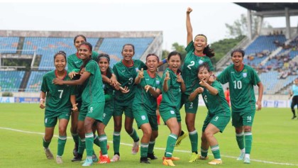ঋতুপর্ণার জোড়া গোলে মিয়ানমারকে চমকে  ঐতিহাসিক জয় বাংলাদেশের