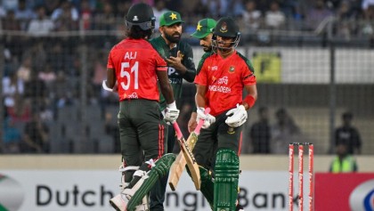 জাকেরের লড়াকু ফিফটি, শোকের দিনে ব্যাটে ভরসা দিতে পারল না বাংলাদেশ
