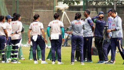 নারী দলকেও পাওয়ার হিটিং শেখাচ্ছেন জুলিয়ান উড