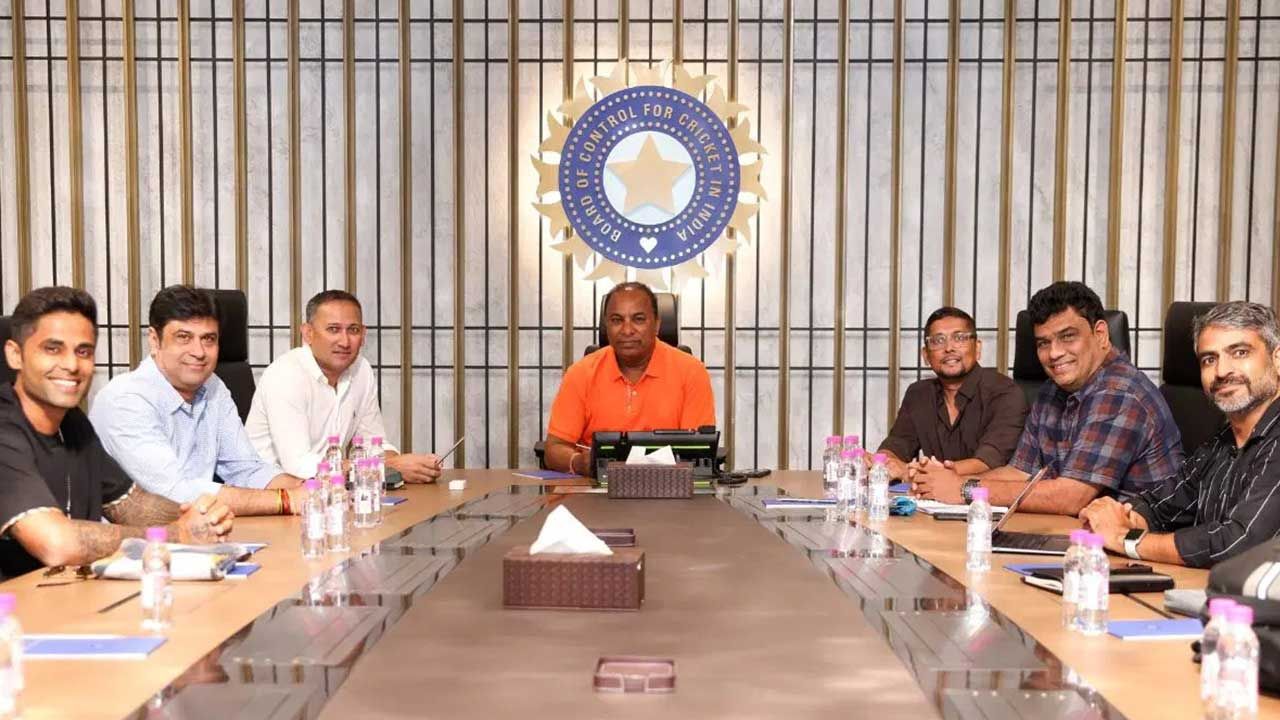 দল ঘোষণার পর দুই নির্বাচককে সরিয়ে দিল বিসিসিআই