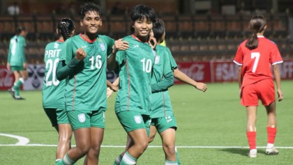 নেপালকে উড়িয়ে দিল সুরভী-অর্পিতারা