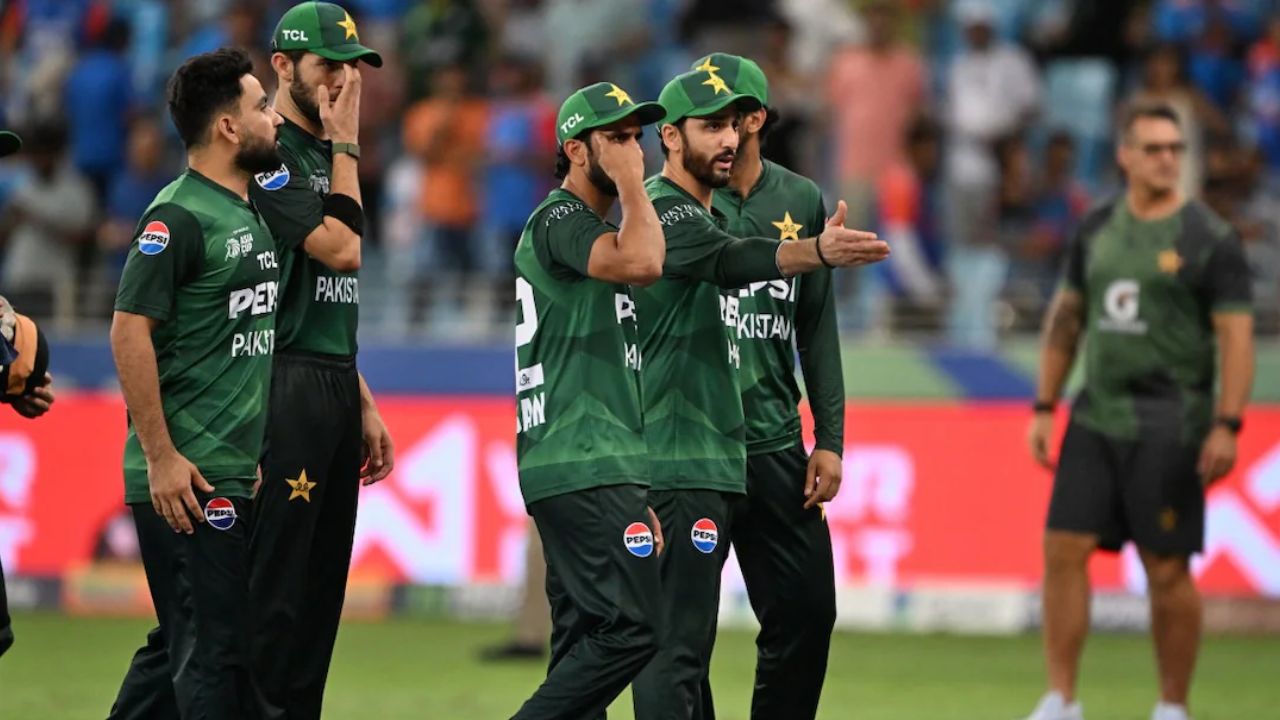 টস হেরে ব্যাটিংয়ে পাকিস্তান, ক্ষমা চাইলেন অ্যান্ডি পাইক্রফট