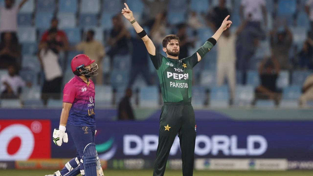 আমিরাতকে হারিয়ে সুপার ফোরে পাকিস্তান